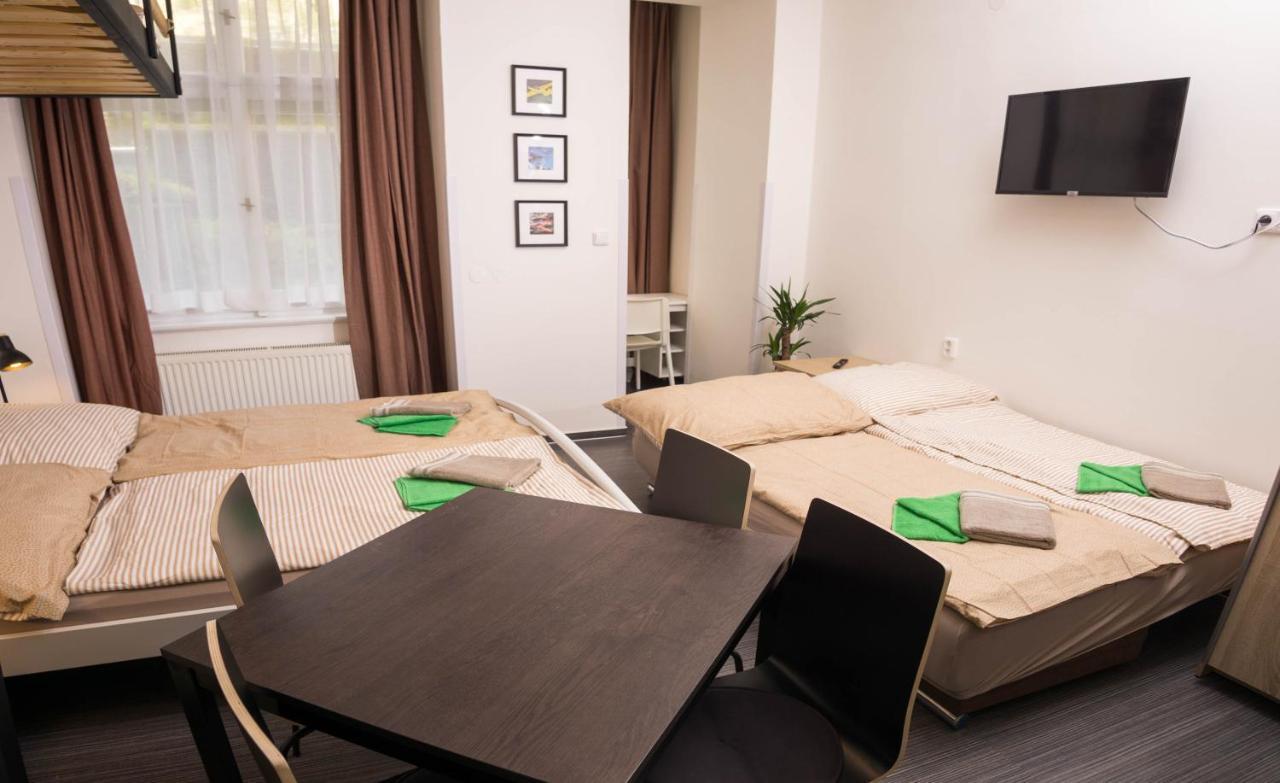 Flying Bed Apartment Close To Prague Castle And Airport Exterior foto