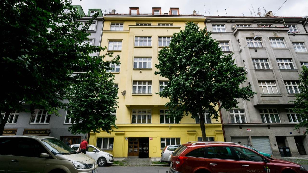 Flying Bed Apartment Close To Prague Castle And Airport Exterior foto